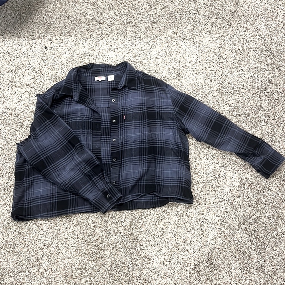 Levi purple and black plaid button up cropped flannel